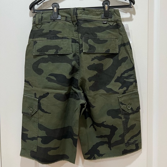 BRAND NEW WITH TAGS CARGO SHORTS FROM ARITZIA - Picture 5 of 5